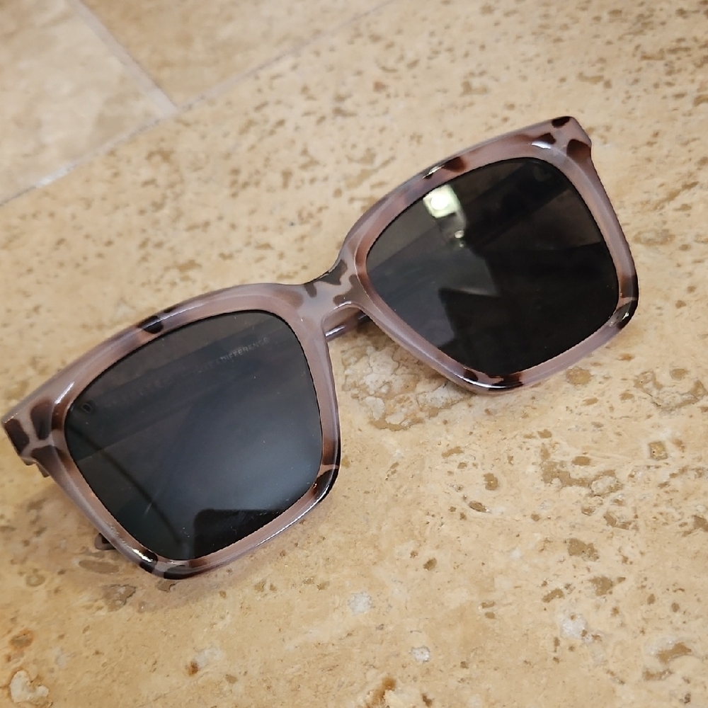Diff Eyewear Tortoise Shell Sunglasses - image 1